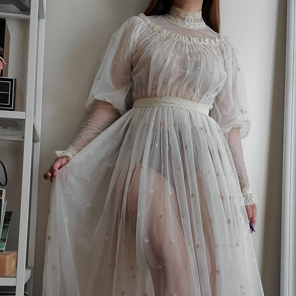 🚫SOLD🚫Vintage Mesh Bridal Dress - Picture 8 of 16